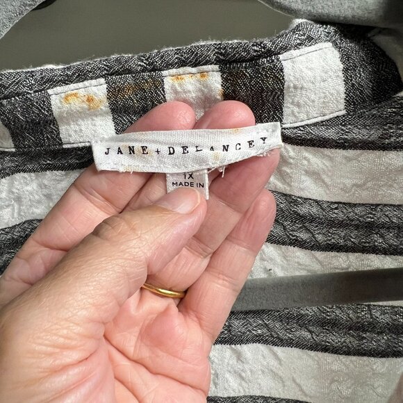 🍂 Jane & Delancey Striped Button-Up Top - Black & White - 1X - Picture 3 of 3